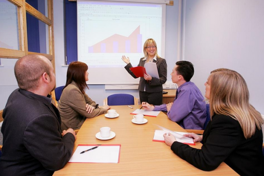 Đầy đủ các mẫu câu thuyết trình bằng tiếng Anh