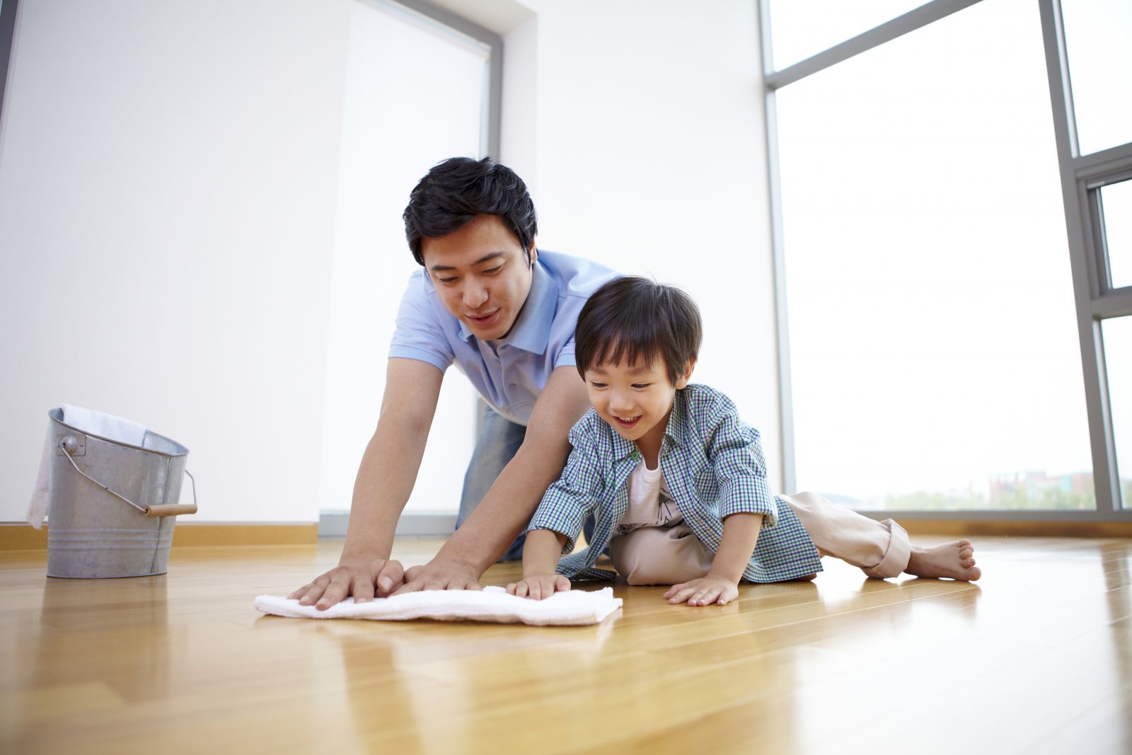 Clean up/ tidy up: giặt, lau, làm sạch